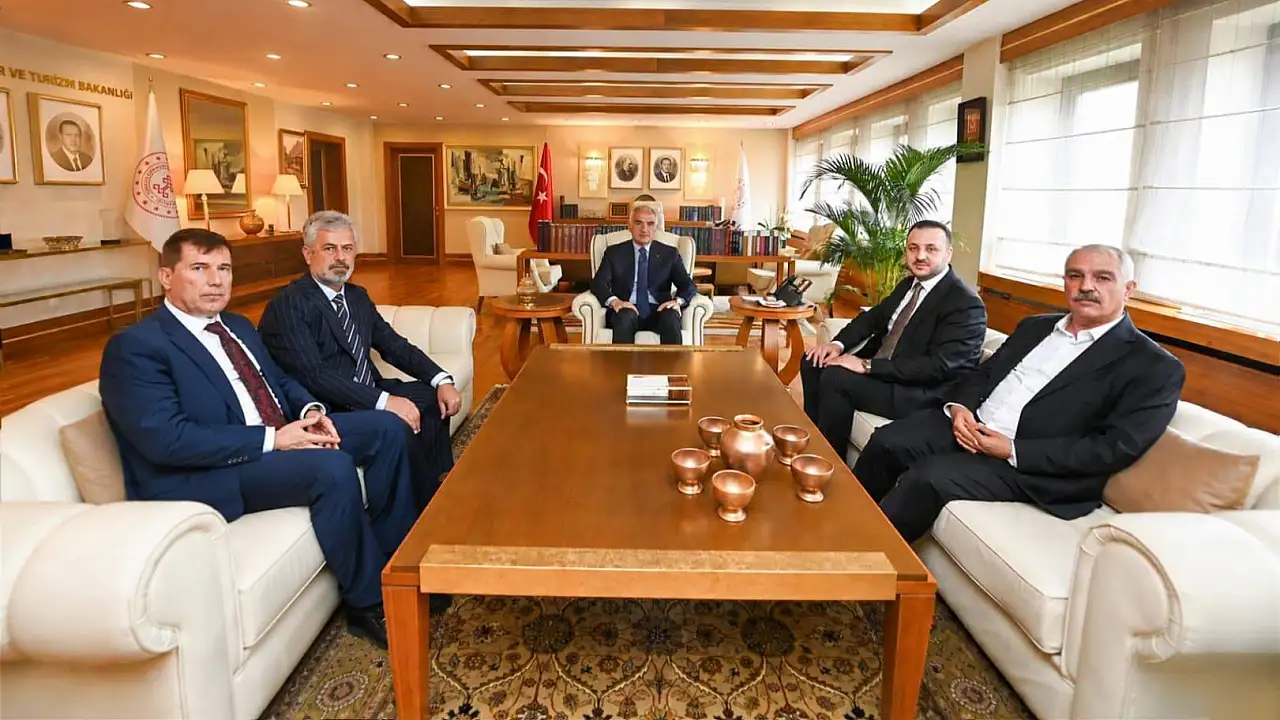 Bahri Caner Özturan, Artı Siirt'in Gündeme Taşıdığı Talepleri Bakan Ersoy'a İletti