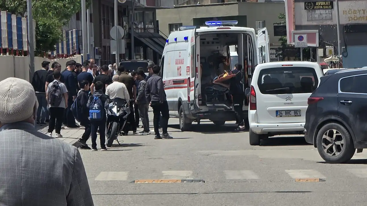 Siirt Kurtalan'da Ekmek Almaya Giden 10 Yaşındaki Eylül'e Motosiklet Çarptı: Küçük Kızın Durumu Kritik