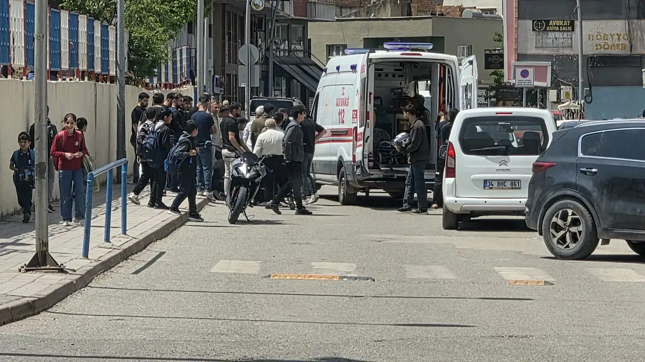 Siirt Kurtalan'da Ekmek Almaya Giden 10 Yaşındaki Eylül'e Motosiklet Çarptı: Küçük Kızın Durumu Kritik