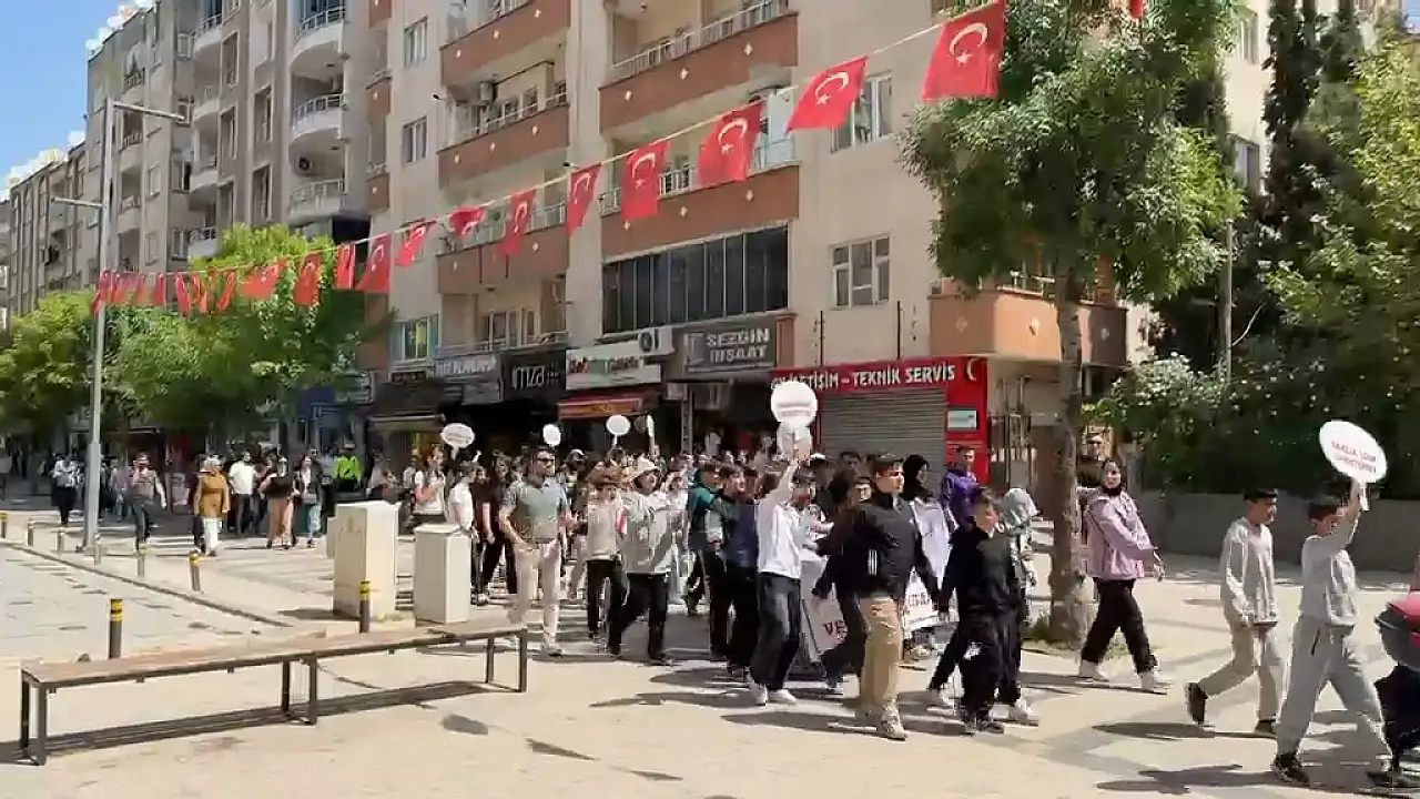 Siirt'te Sağlıklı Yaşam İçin Anlamlı Yürüyüş: 'Sağlığın İçin Hareket Et'