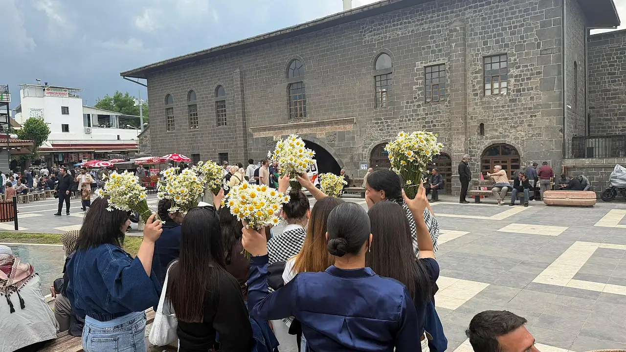 Siirtli Öğrenciler Sınav Öncesi Diyarbakır'ı Gezerek Motivasyon Kazandı