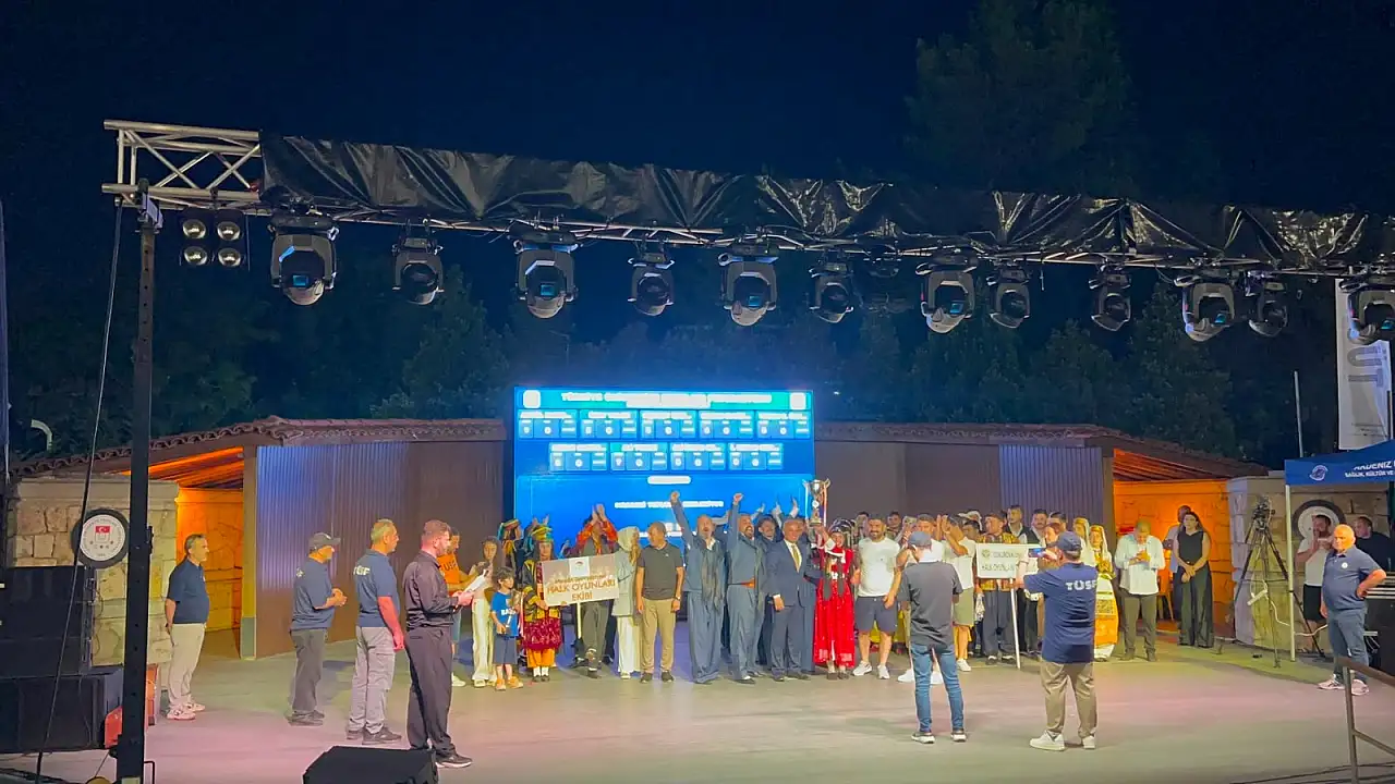 Siirt Üniversitesi Halk Oyunları Ekibi Türkiye Şampiyonu Oldu