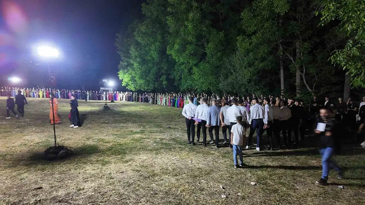 Şırnak'ta İki Gün İki Gece Süren Düğünde 35 Koyun Kesildi Çifte 6 Milyon Lira Takıldı