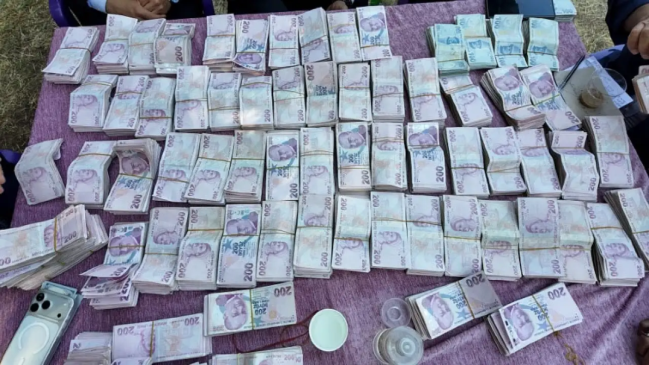 Şırnak'ta İki Gün İki Gece Süren Düğünde 35 Koyun Kesildi Çifte 6 Milyon Lira Takıldı