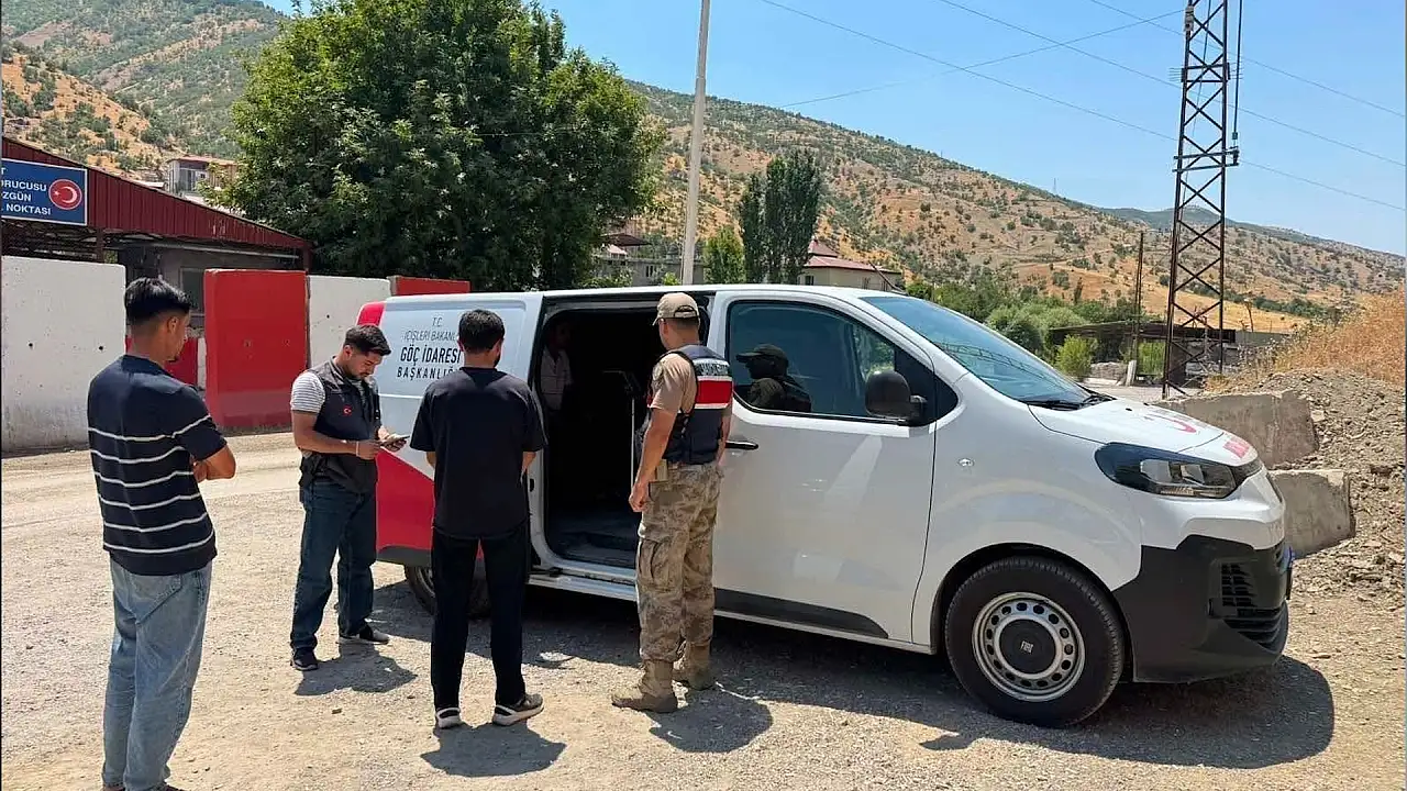 Siirt'in De Aralarında Bulunduğu 81 İlde Düzensiz Göç Denetimi: 25 Organizatör, 355 Göçmen Yakalandı