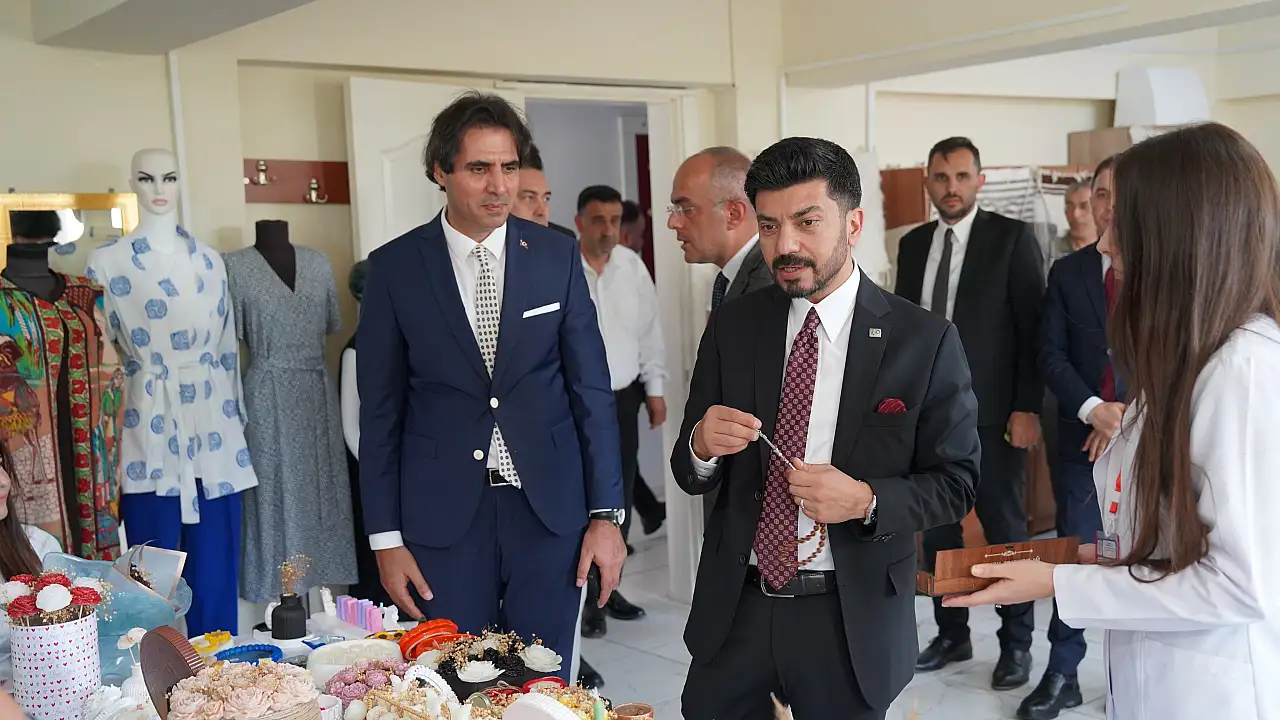 Hayat Boyu Öğrenme Genel Müdürü Emre Topoğlu, Siirt Halk Eğitimi Merkezini Ziyaret Etti