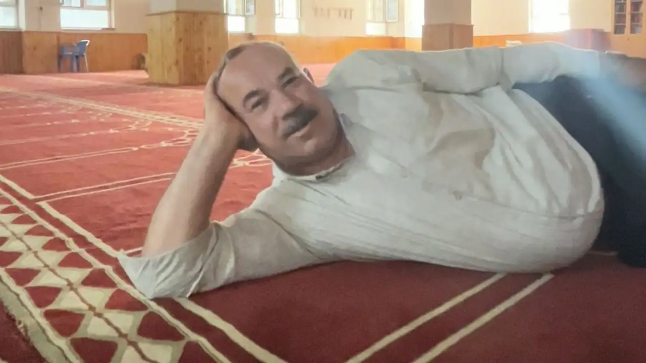 Siirt'te Kavurucu Sıcaklardan Bunalan Vatandaşlar Camilere Sığınıyor