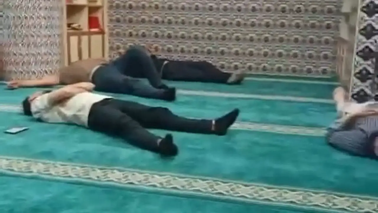 Siirt'te Kavurucu Sıcaklardan Bunalanlar Serinliği Camilerde Arıyor