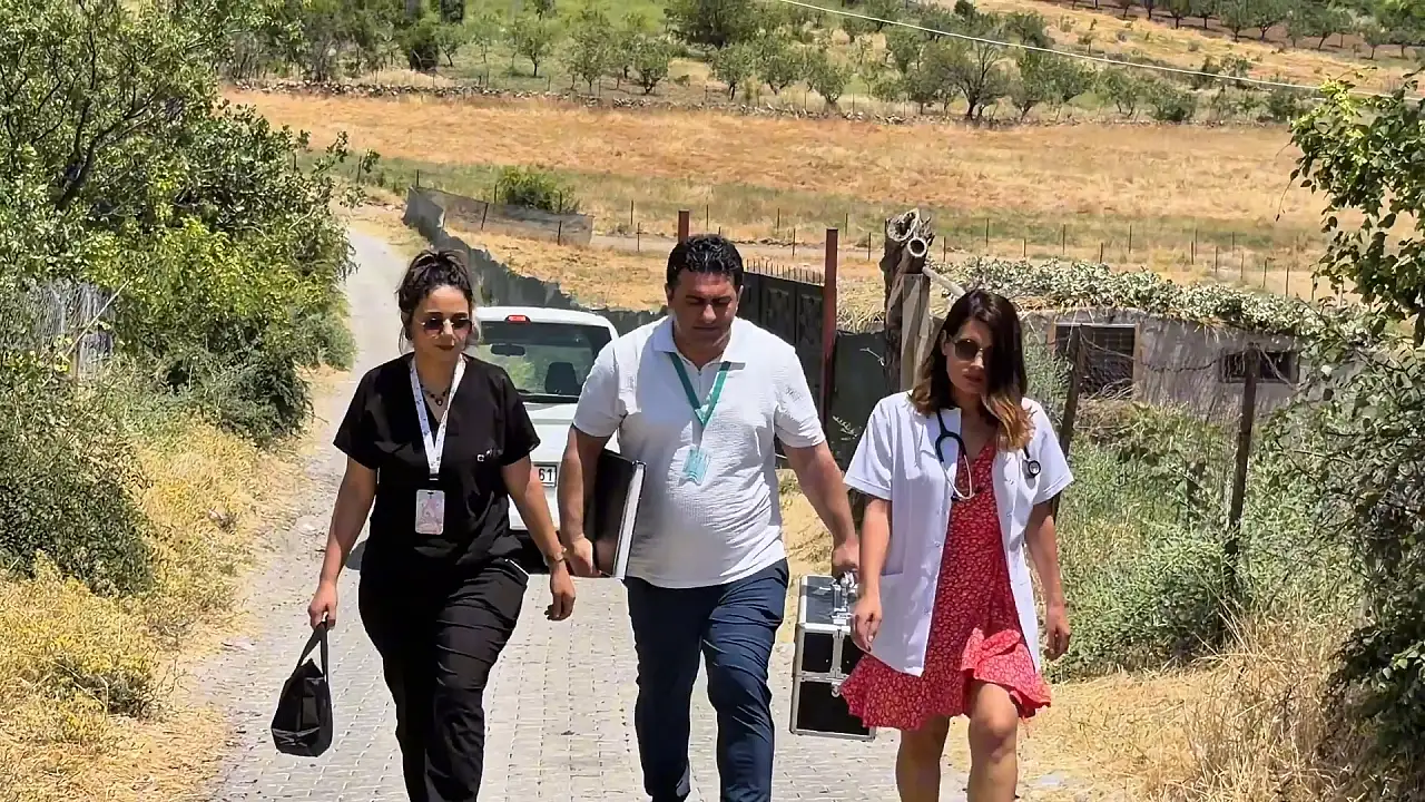 Siirt'te Tarım İşçilerine Yerinde Sağlık Hizmeti: Fıstık Bahçelerinde Sağlık Taraması Yapıldı