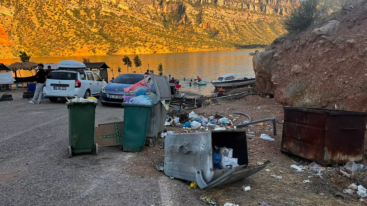 Çöp Konteynerleri Doldu Taştı, Botan Vadisi Nefes Alamıyor