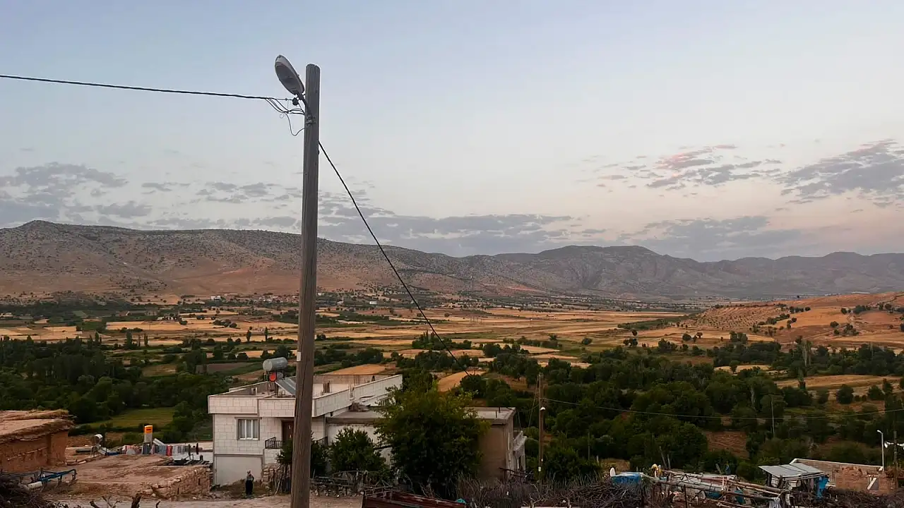Eruh'ta Sevindik Zorava Köylülerden Yol Tepkisi: Bağ ve Bahçe Yollarımız Yapılsın