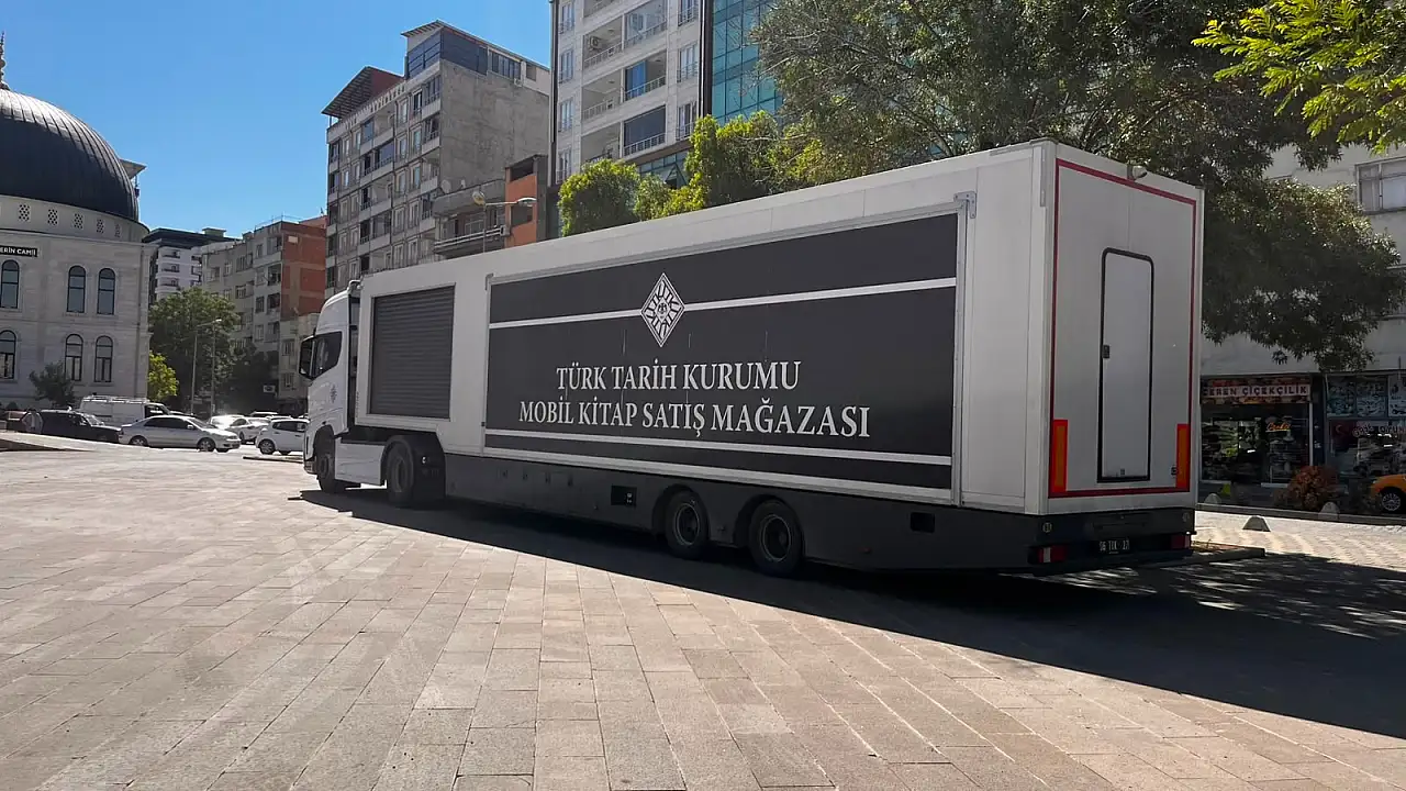 Türk Tarih Kurumu'nun Mobil Kitap Satış Mağazası Siirt'e Geldi
