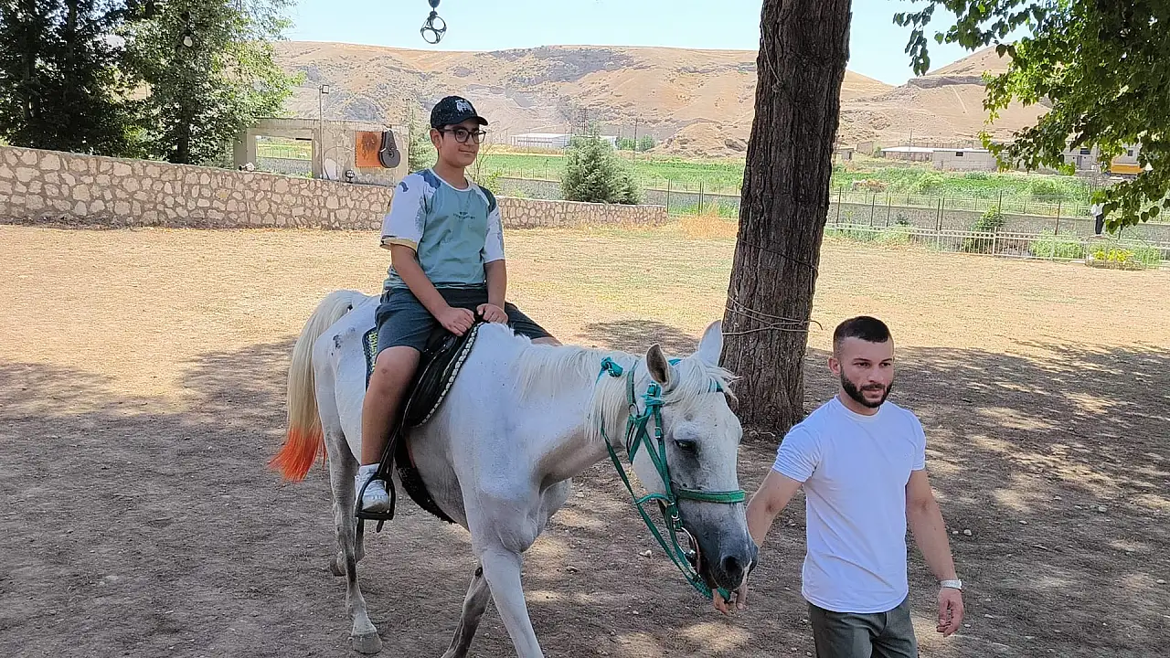 Siirt'te Yaz Okulu Öğrencileri İlk Kez Ata Bindi