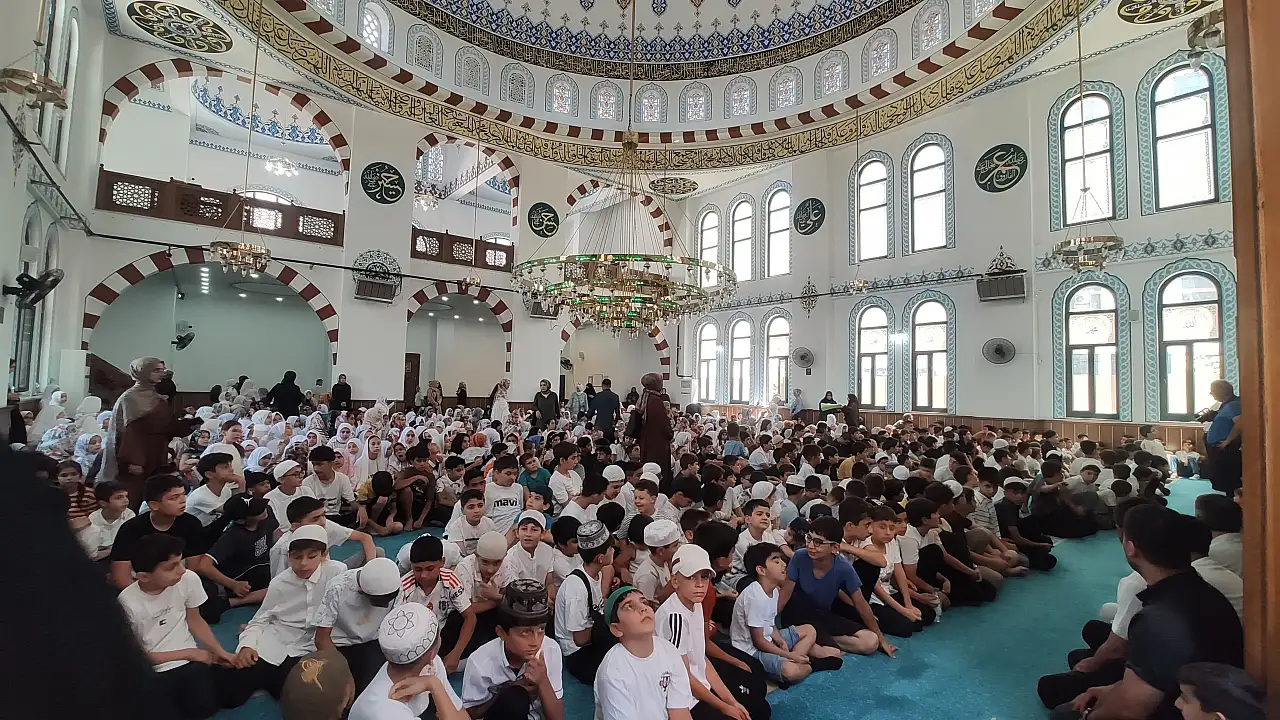 Siirt'te TÜGVA Yaz Okulu öğrencileri cami programında bir araya geldi