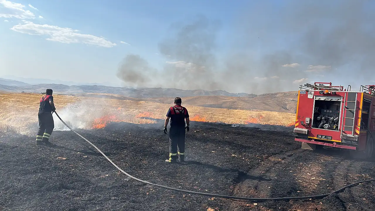 Siirt Çevre Yolu'nda Büyük Anız Yangını: Ekiplerim Müdahalesi Sürüyor