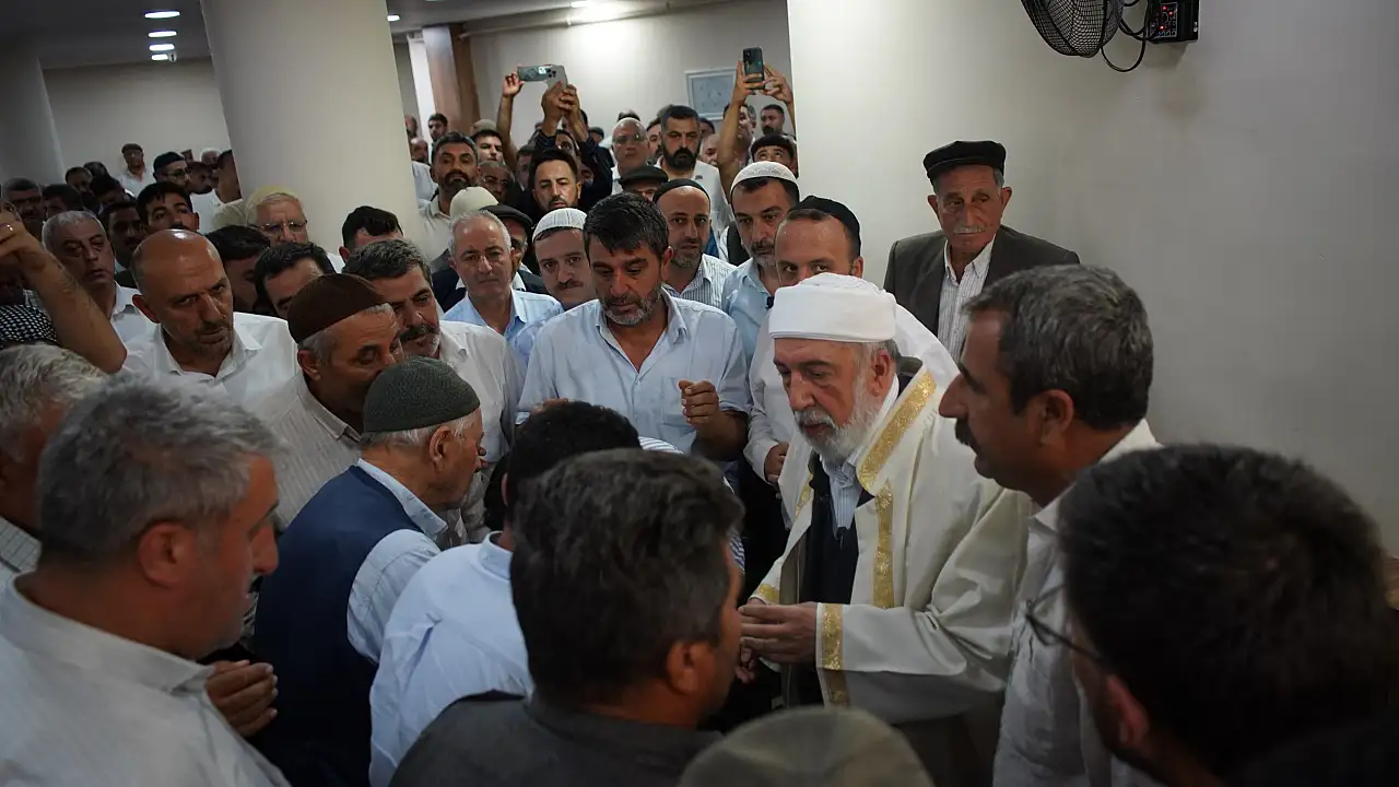1 Kişinin Öldüğü Kan Davası Büyümeden Son Buldu: Siirtli Aileler Barış Sofrasında Buluştu