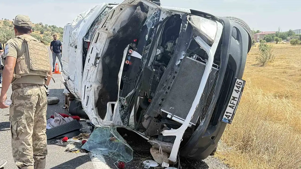 Diyarbakır'da Yürek Yakan Veda: 5 Kardeş ve 2 Yeğen Yan Yana Defnedildi