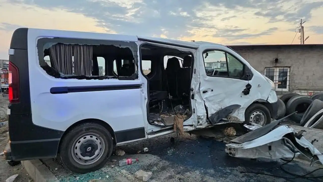 Batman'da İki Minibüs Çarpıştı: 2'si Ağır 9 Yaralı