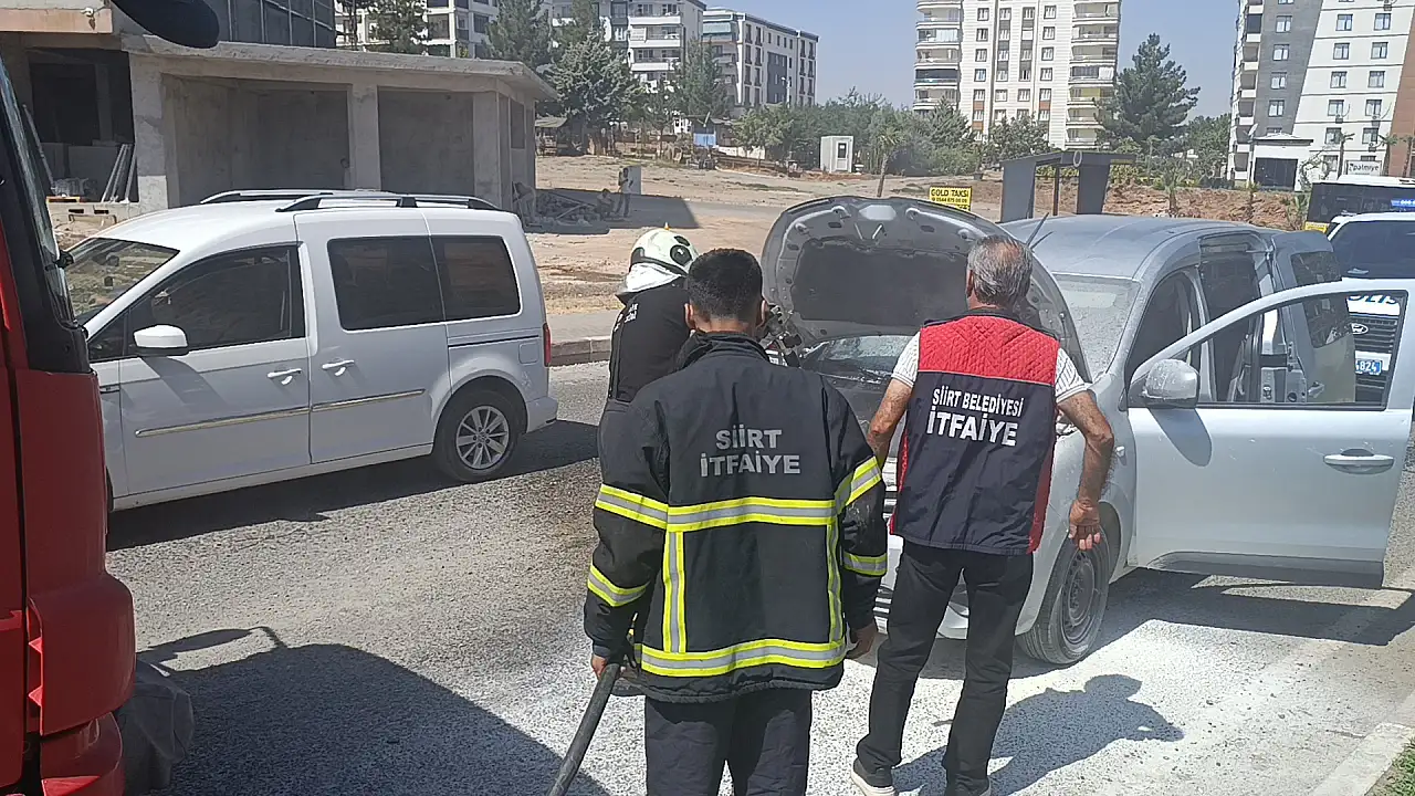 Siirt'te Seyir Halindeki Kamyonette Yangın