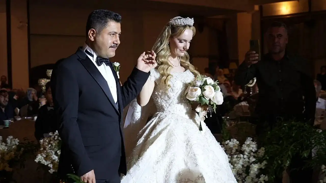 Siirt Vali Yardımcısı Yunus Emre Bozkurtoğlu Ve Esra Cintosun Dünya Evine Girdi