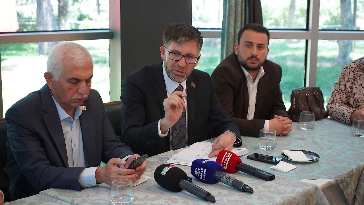 AK Parti Siirt Teşkilatı Basın Mensuplarıyla Buluştu: Kentin Sorunları ve Yatırımlar Masaya Yatırıldı