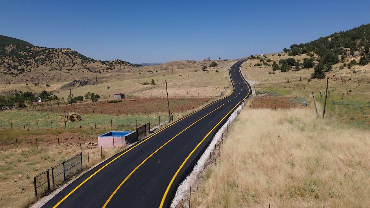 Siirt Baykan'da Yol Çalışmaları Sürüyor: İki Köy Yolunda Asfaltlama Yapılıyor