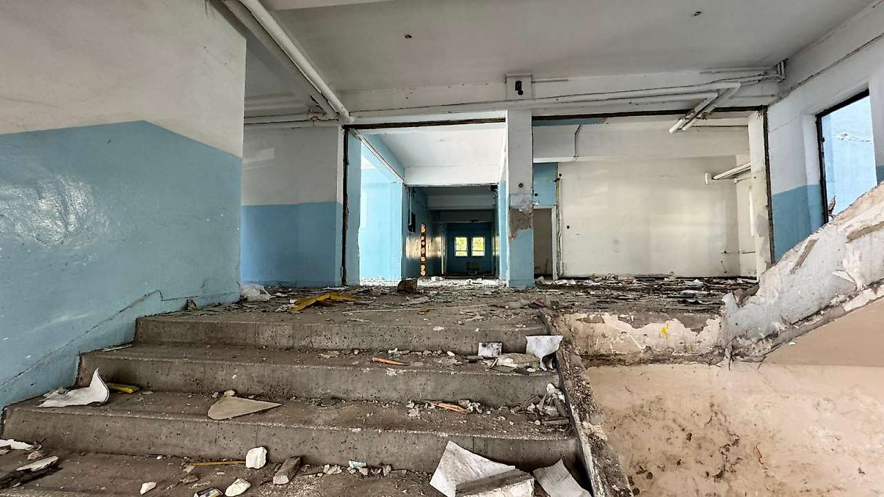Siirt'te Mehmet Akif Ersoy Ortaokulu'nda Yıkım Öncesi Çalışmalar Başladı