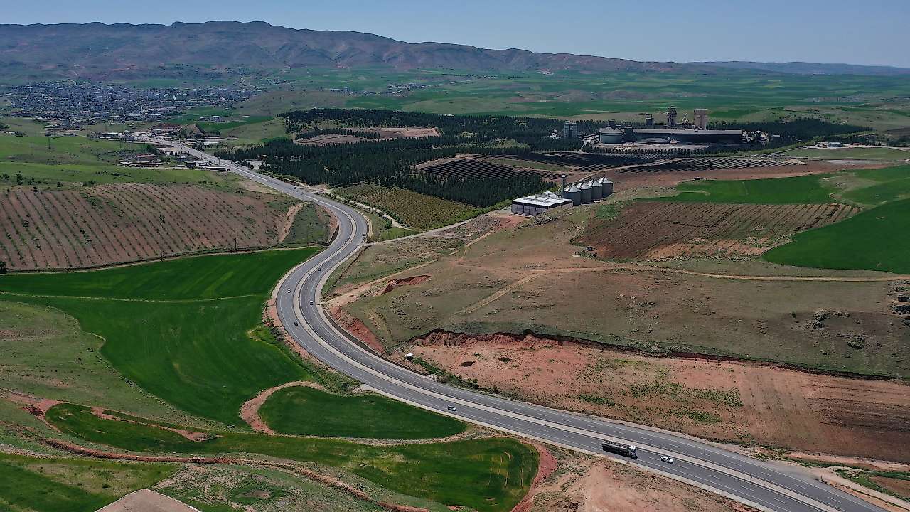 Siirt-Kurtalan yolu havadan görüntülendi: Köprülü kavşağın ismini biliyor musunuz?