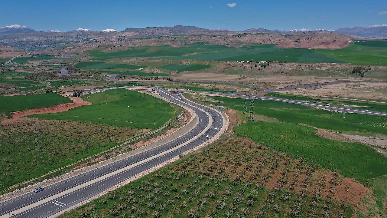 Siirt-Kurtalan yolu havadan görüntülendi: Köprülü kavşağın ismini biliyor musunuz?