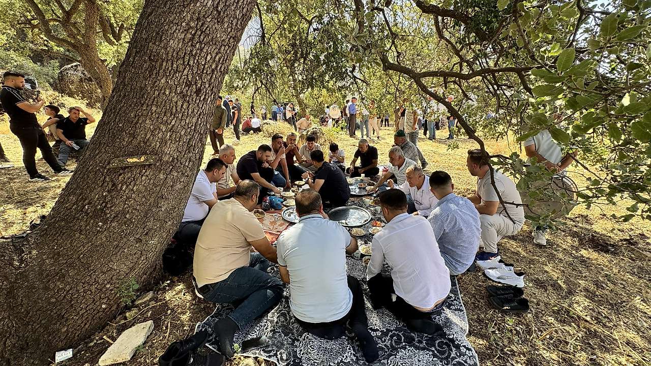Siirt Tillo'da 500 Yıllık Gelenek Yaşatılıyor: Akyayla - Nepile Köyü'nde Büyük Ziyafet