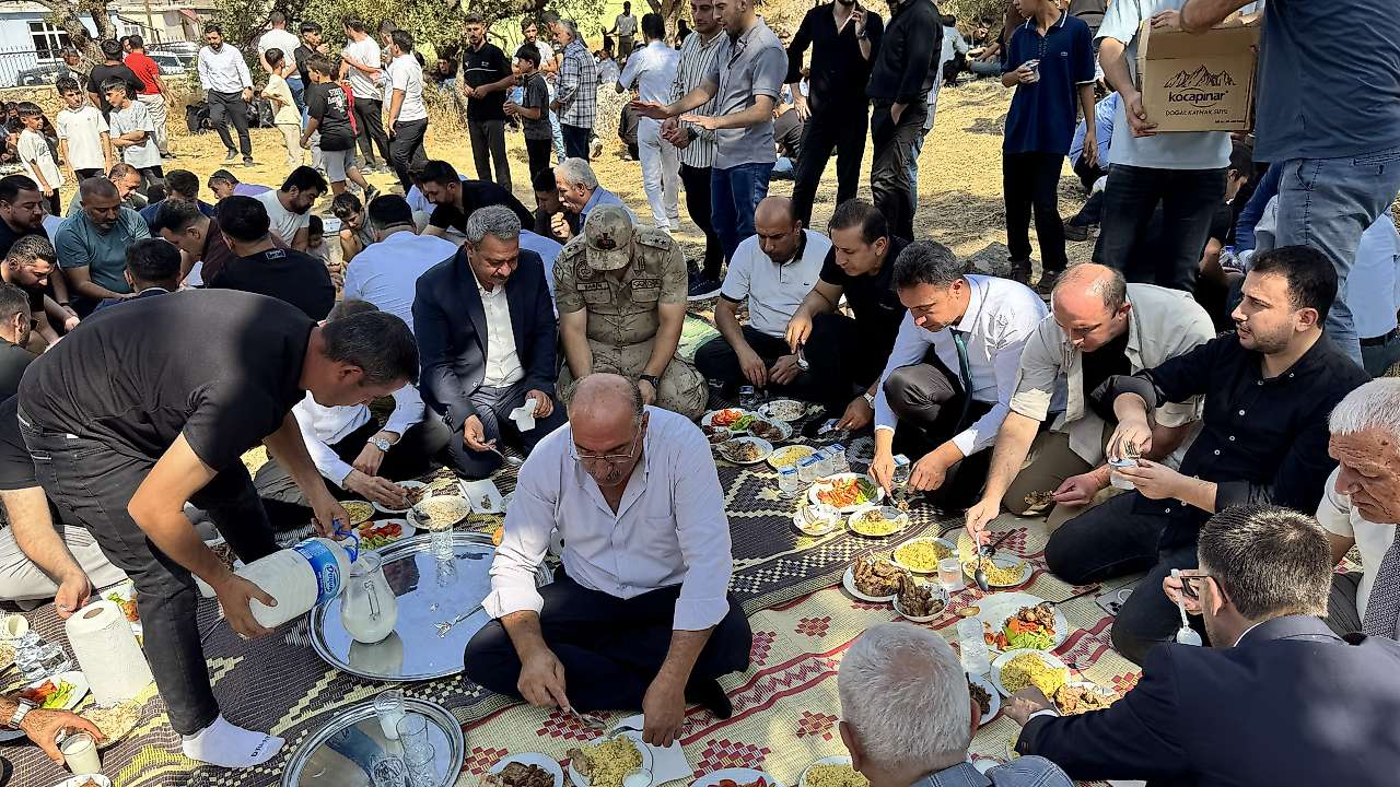 Siirt Tillo'da 500 Yıllık Gelenek Yaşatılıyor: Akyayla - Nepile Köyü'nde Büyük Ziyafet
