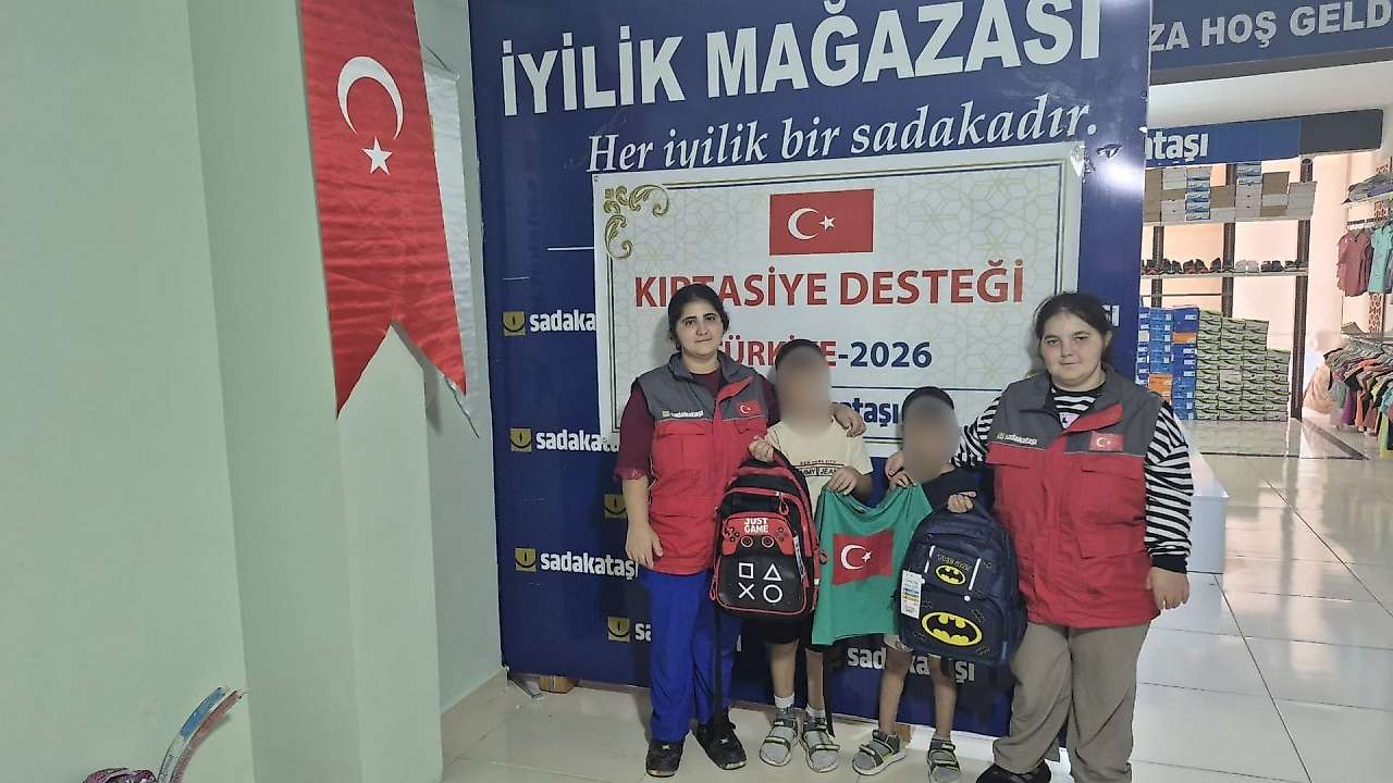 Sadakataşı'ndan Siirt'te 300 Öğrenciye Eğitim Desteği