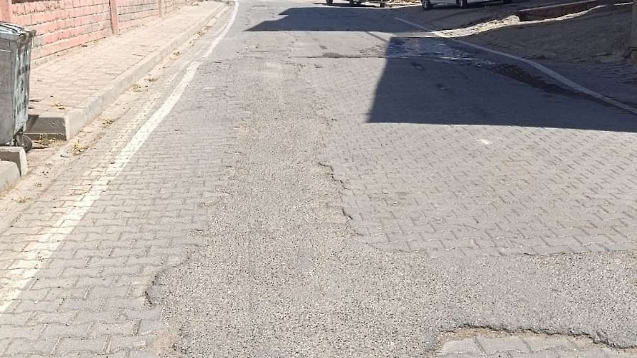 Kurtalan Kayabağlar'da Bozulan Yollar Vatandaşların Tepkisini Çekiyor