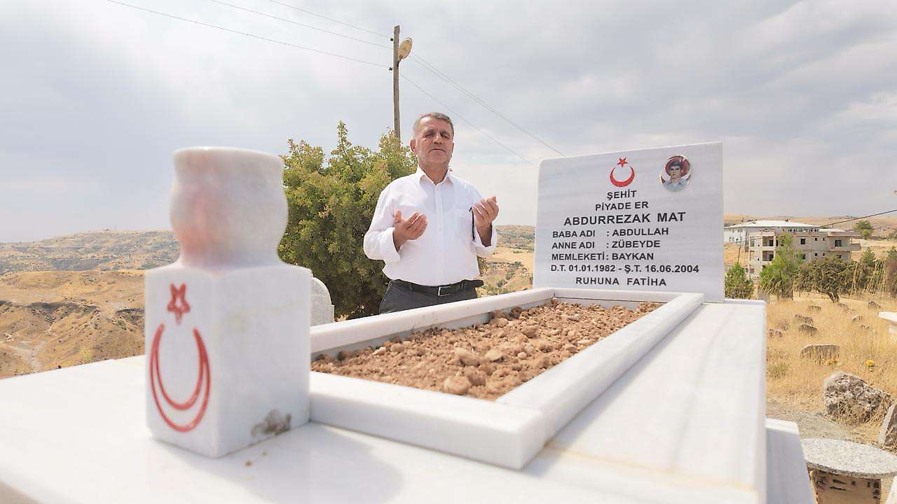 Siirt'te 19 Eylül Gaziler Günü öncesi 16 şehit mezarı yenilendi