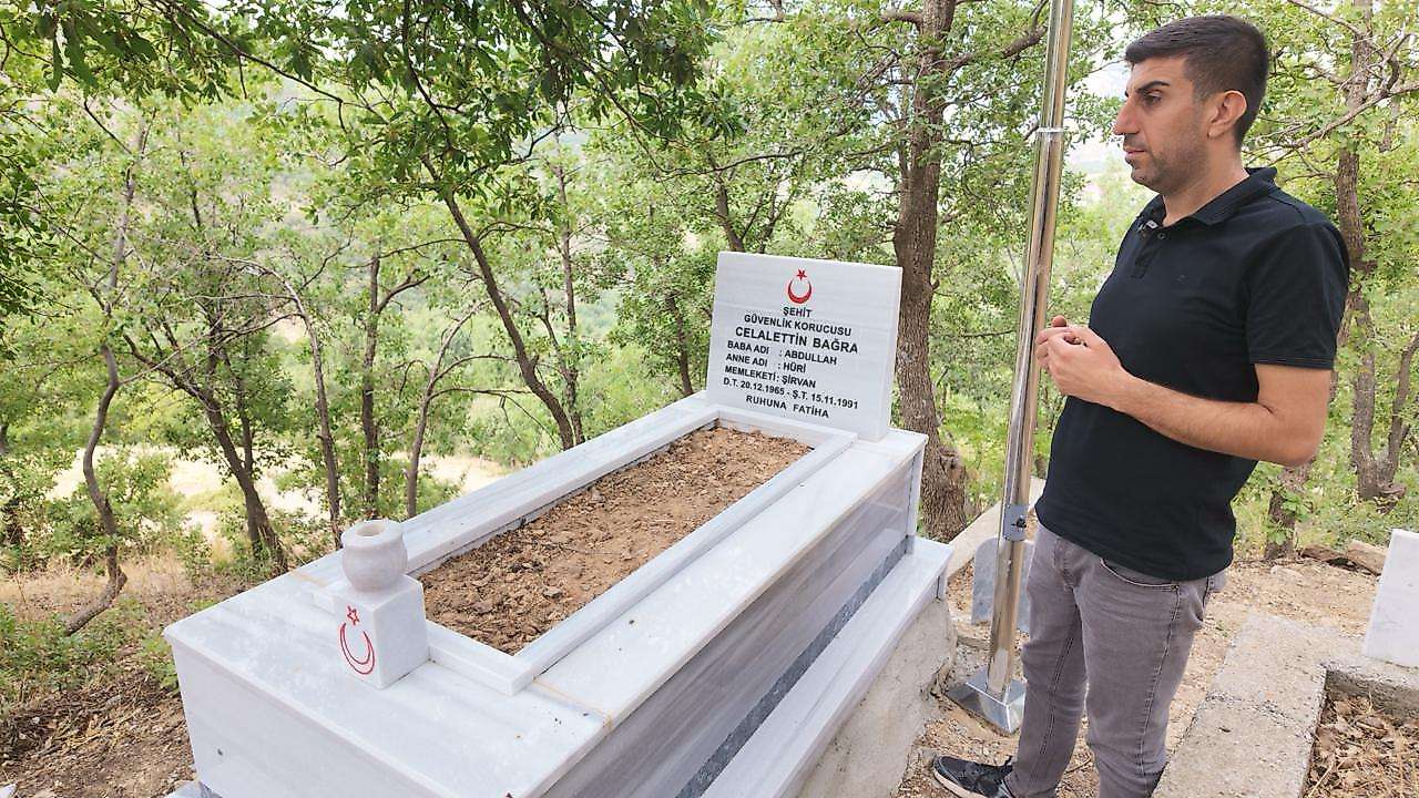 Siirt'te 19 Eylül Gaziler Günü öncesi 16 şehit mezarı yenilendi