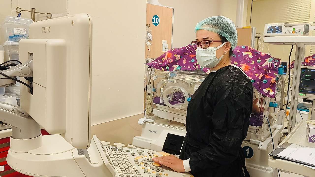 Siirt'te Kalp Yetmezliği Tespit Edilen 8 Günlük Bebek Uçak Ambulansla Ankara'ya Sevk Edildi