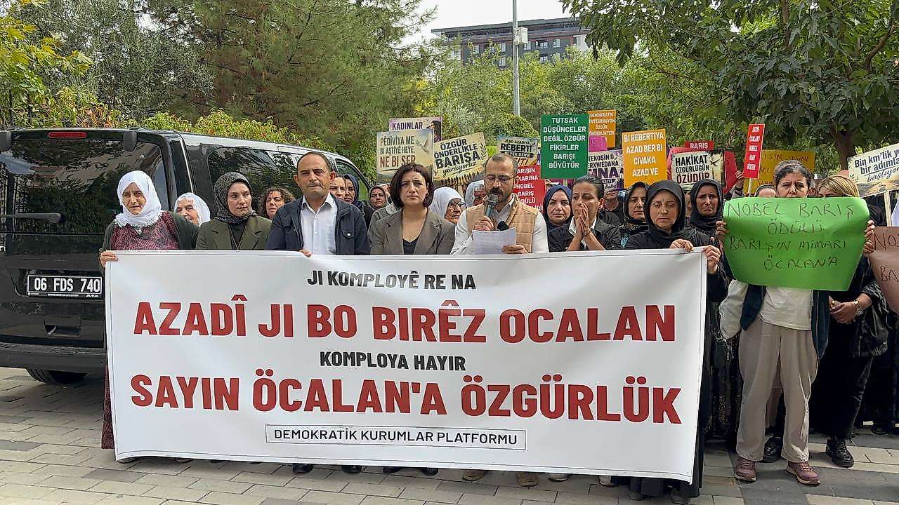 Siirt'te DEM Parti ve DBP'den Abdullah Öcalan İçin Yürüyüş