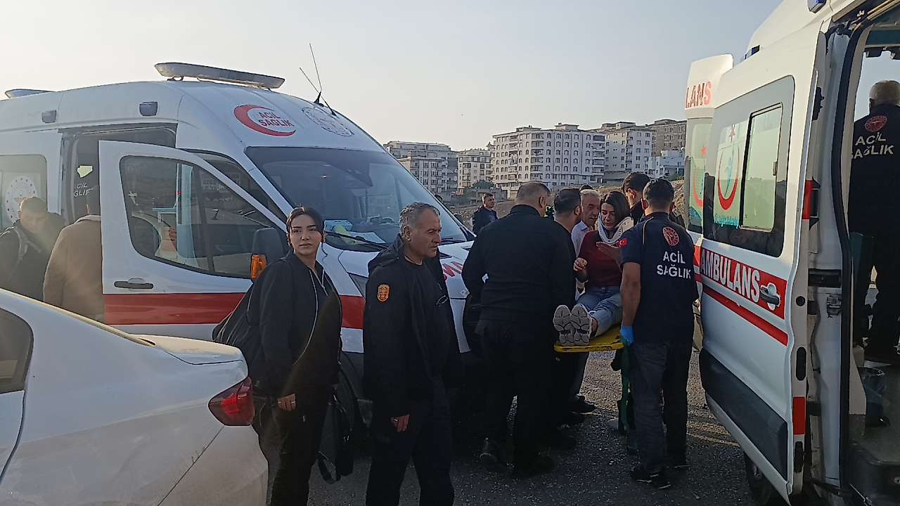 Siirt'te Otomobil ile Motosiklet Çarpıştı: 2 Yaralı