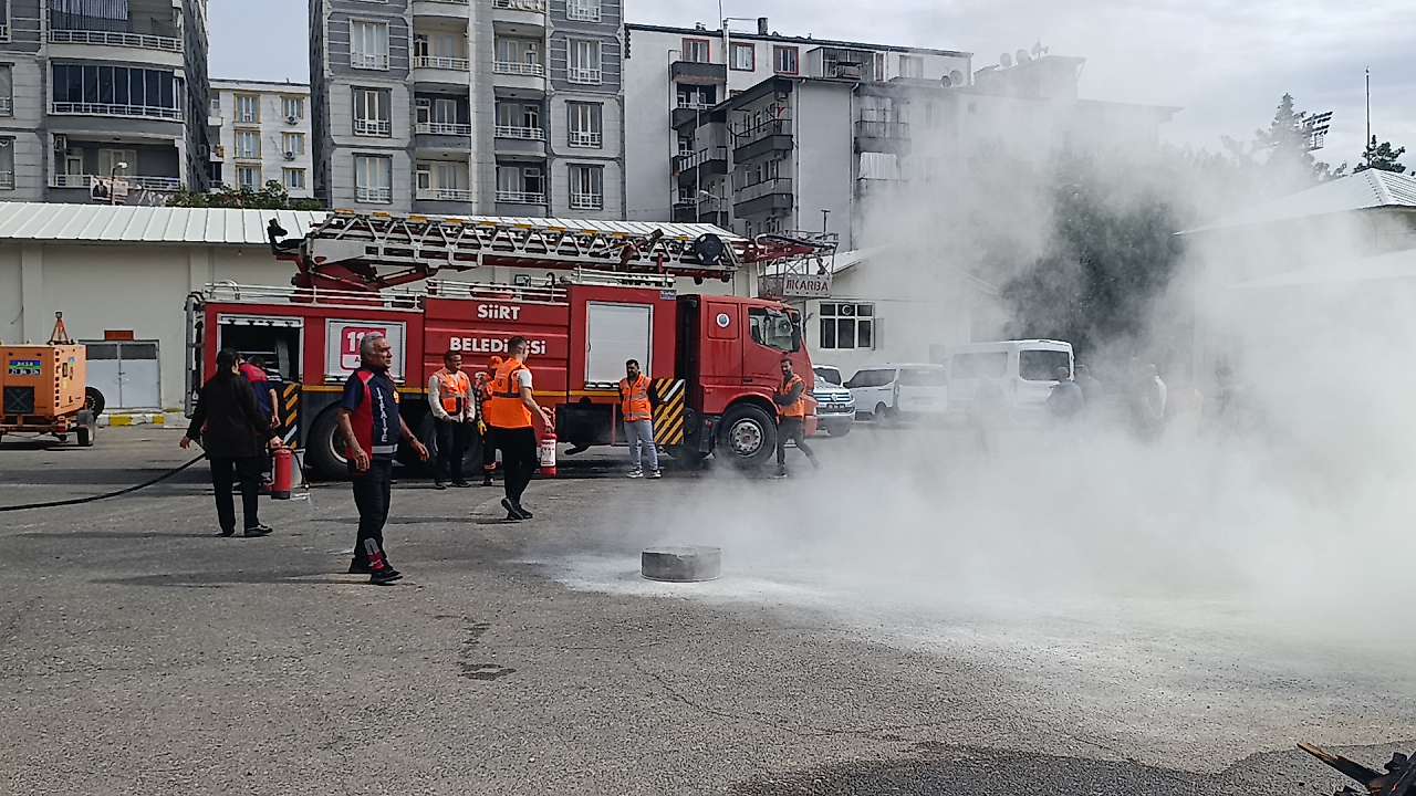 Siirt İtfaiyesinden Karayolları Ekiplerine Yangın ve Acil Durum Eğitimi