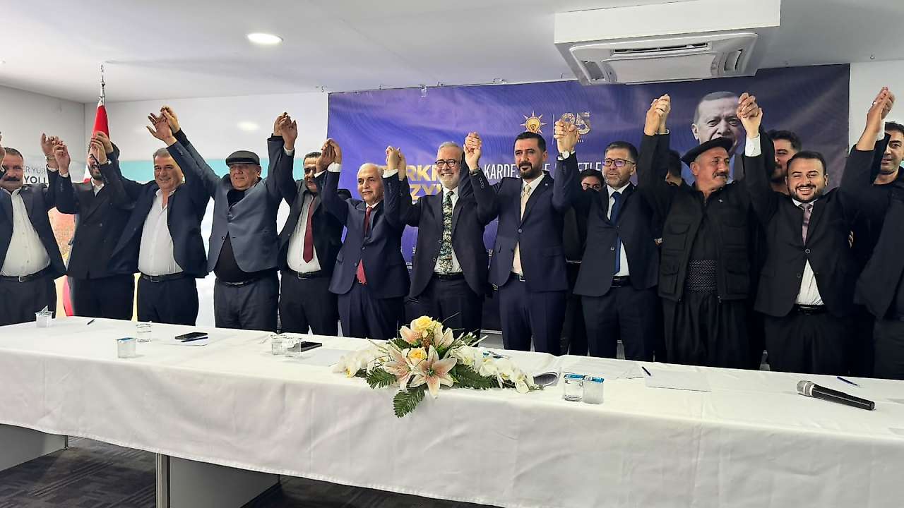 Siirt'te AK Parti Hareketliliği: Milletvekilleri İlçelerde Teşkilatlarla Buluştu