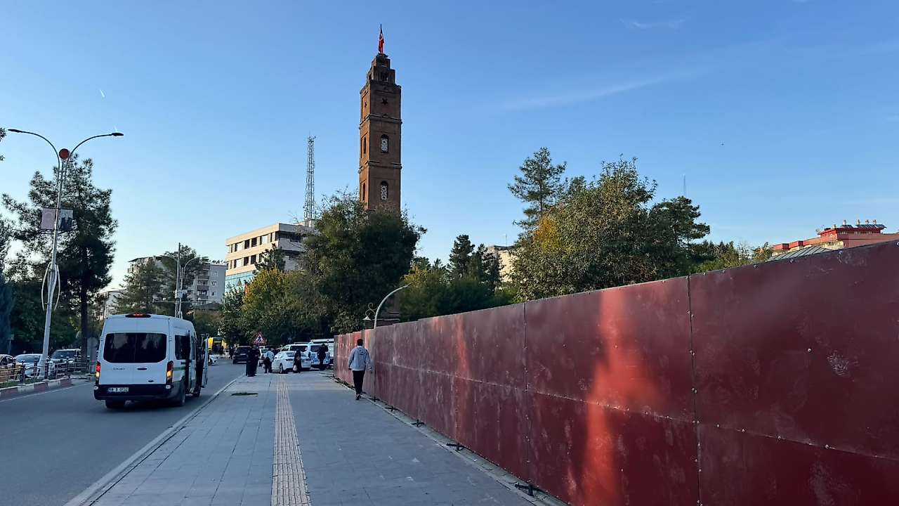 Siirt Kent Meydanı'nda Çalışmalar Hız Kazandı: 6 Ayda Tamamlanması Bekleniyor