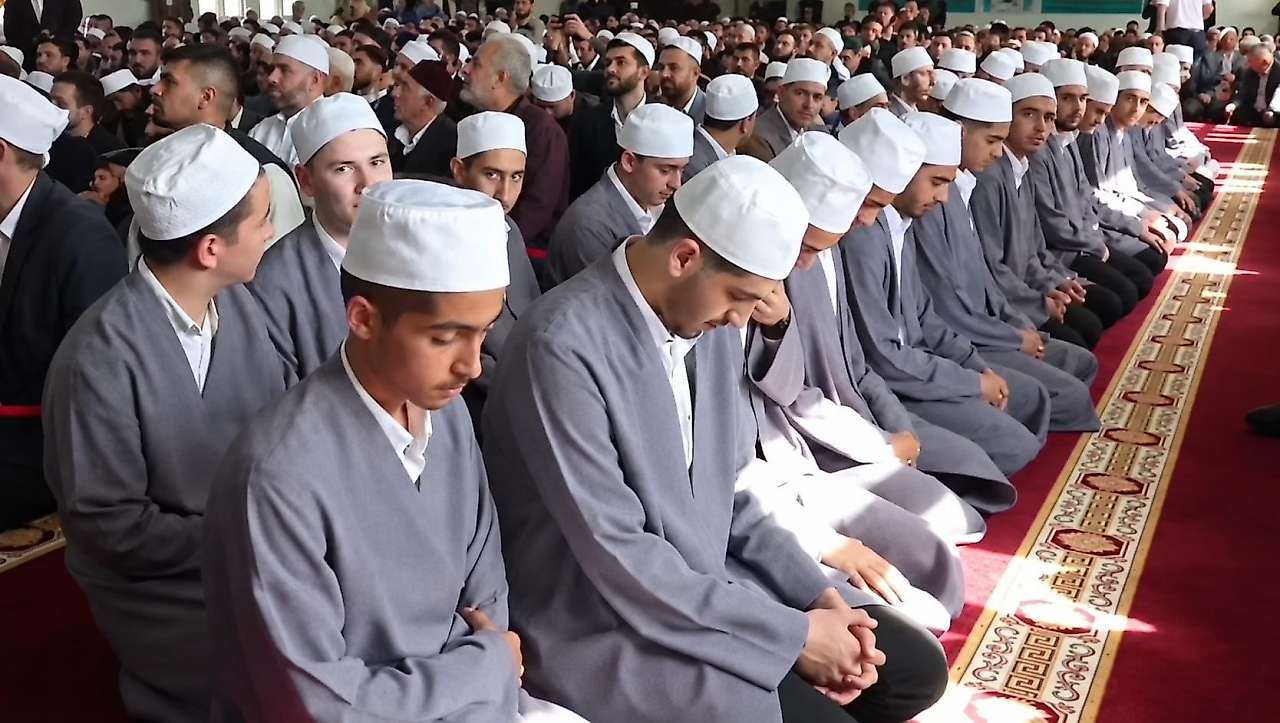 Siirt'in Tillo İlçesinde 65 Talebeye İcazet ve Hafızlık Belgesi Verildi