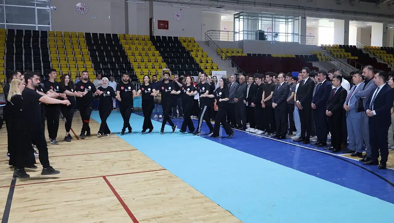 Siirt'te Üniversite Tanıtım Fuarı ve Kariyer Günü Düzenlendi