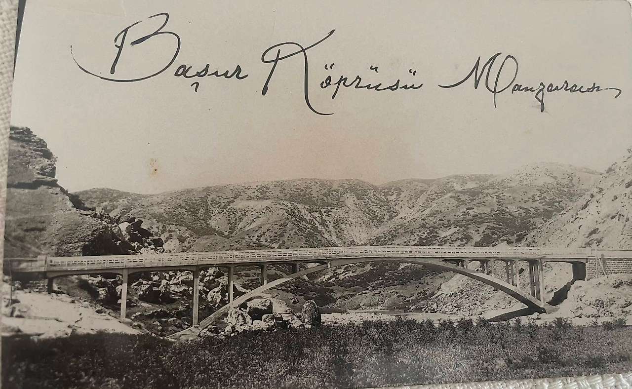 Siirt'in Tarihi Başur Köprüsü'nün 1940 Yılına Ait Görülmemiş Fotoğrafı Ortaya Çıktı