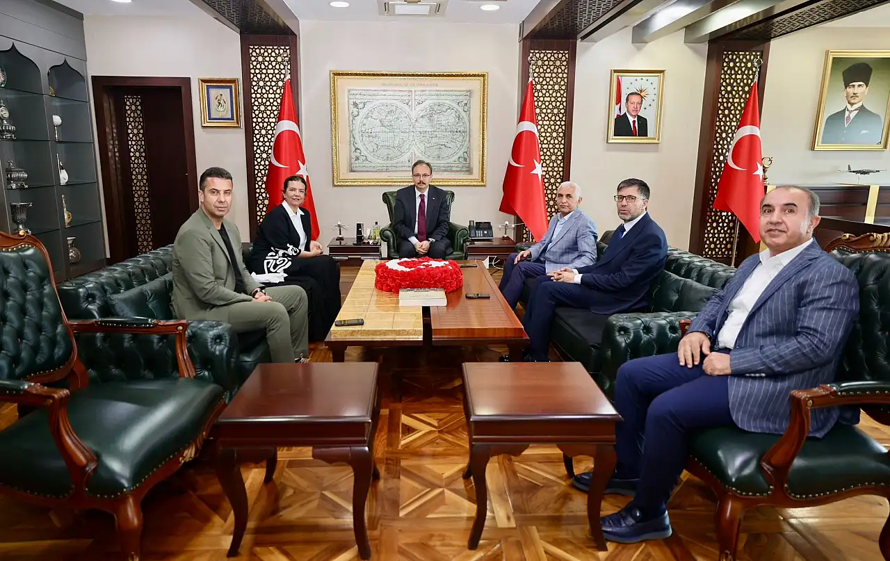 AK Parti Diyarbakır Milletvekili Suna Kepolu Ataman, Siirt'te Vali Kızılkaya ve Necat Cellek'in Ailesine Taziyede Bulundu