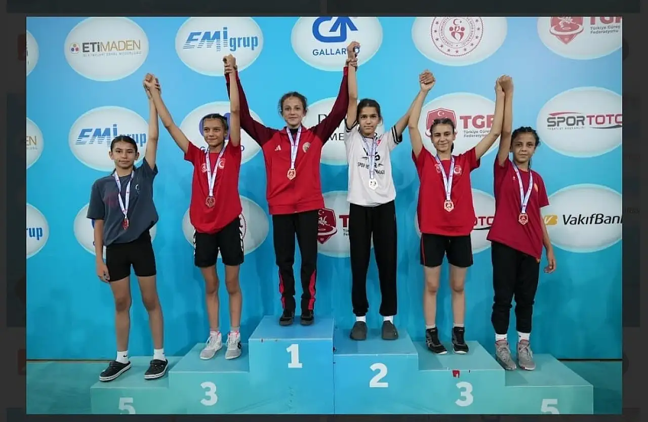 Siirtli GençGüreşçi Kızlar Elif Tuncar Ve Melek Erdoğan Türkiye Şampiyonası'ndan Madalyayla Döndü