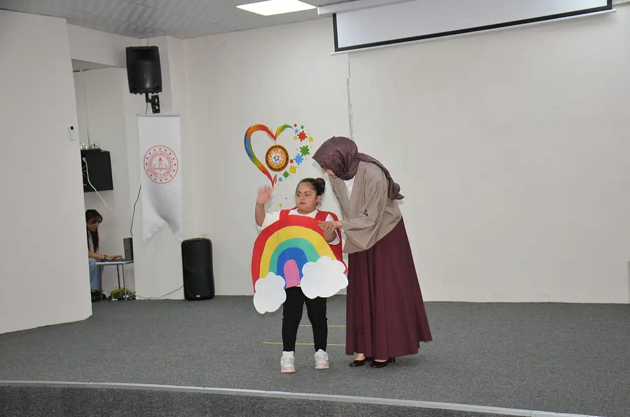 Siirt'te Özel Öğrenciler Yeteneklerini Sergiledi