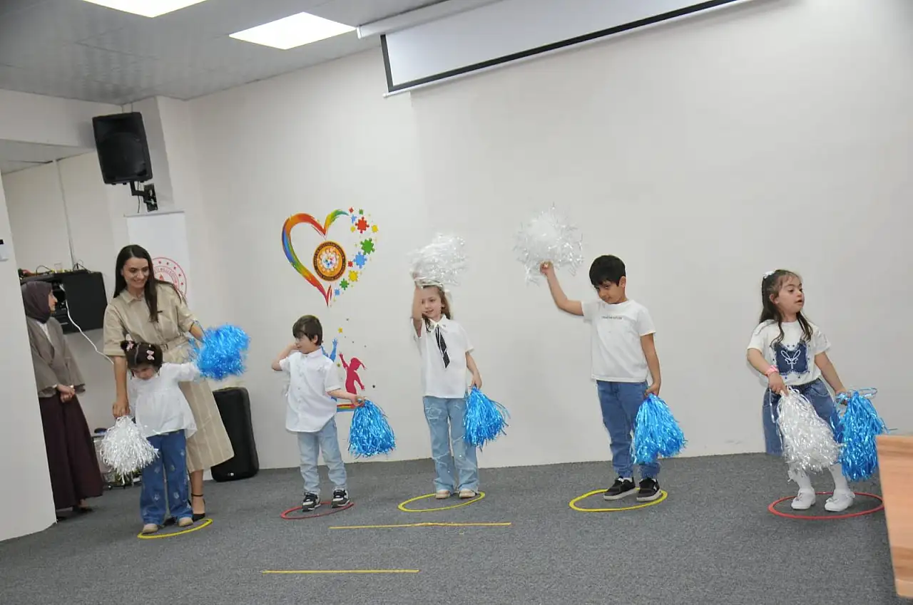 Siirt'te Özel Öğrenciler Yeteneklerini Sergiledi