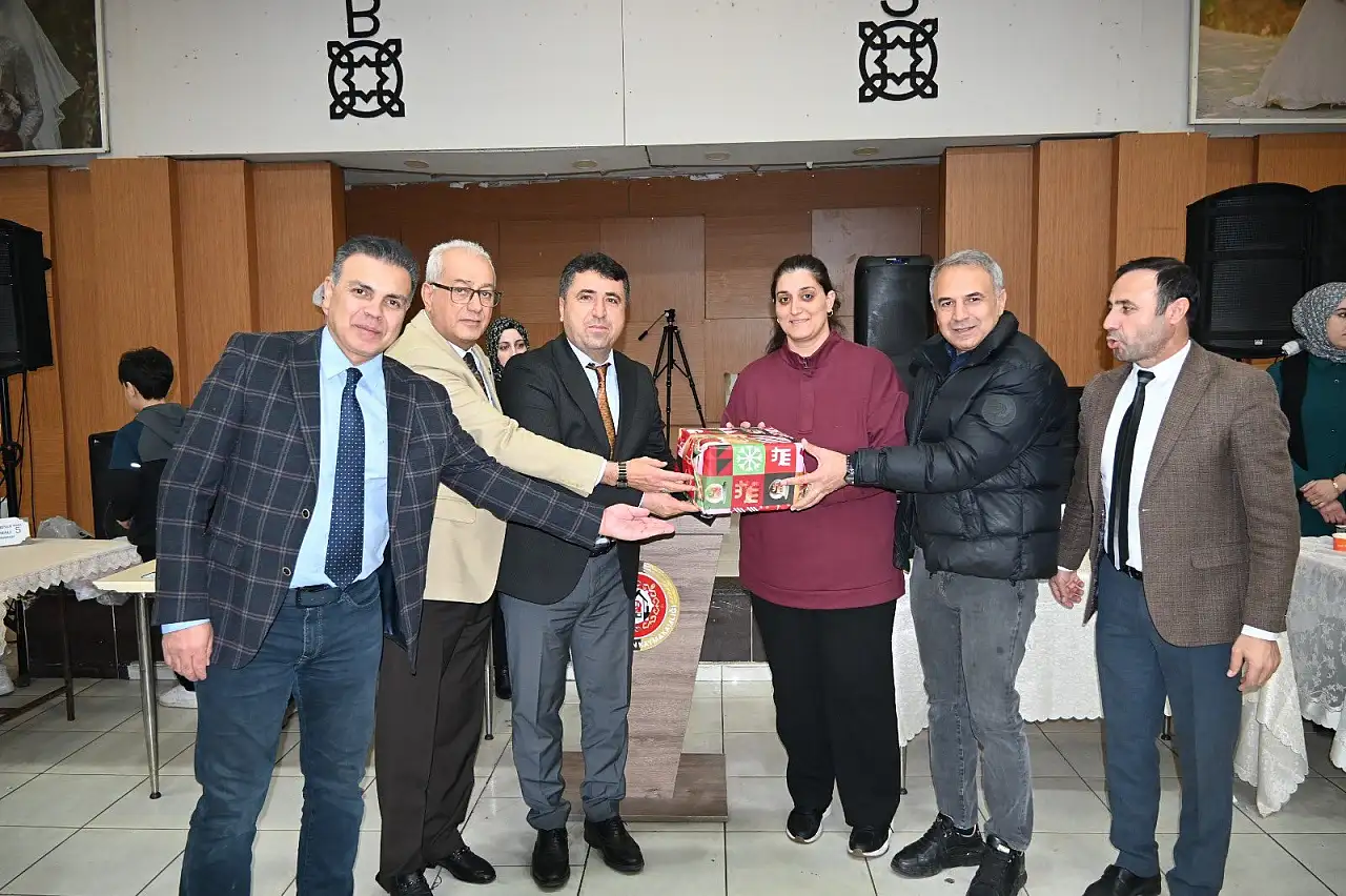 Siirt'te veliler hünerlerini sergiledi: Yerli Malı Yemek Yarışması düzenlendi