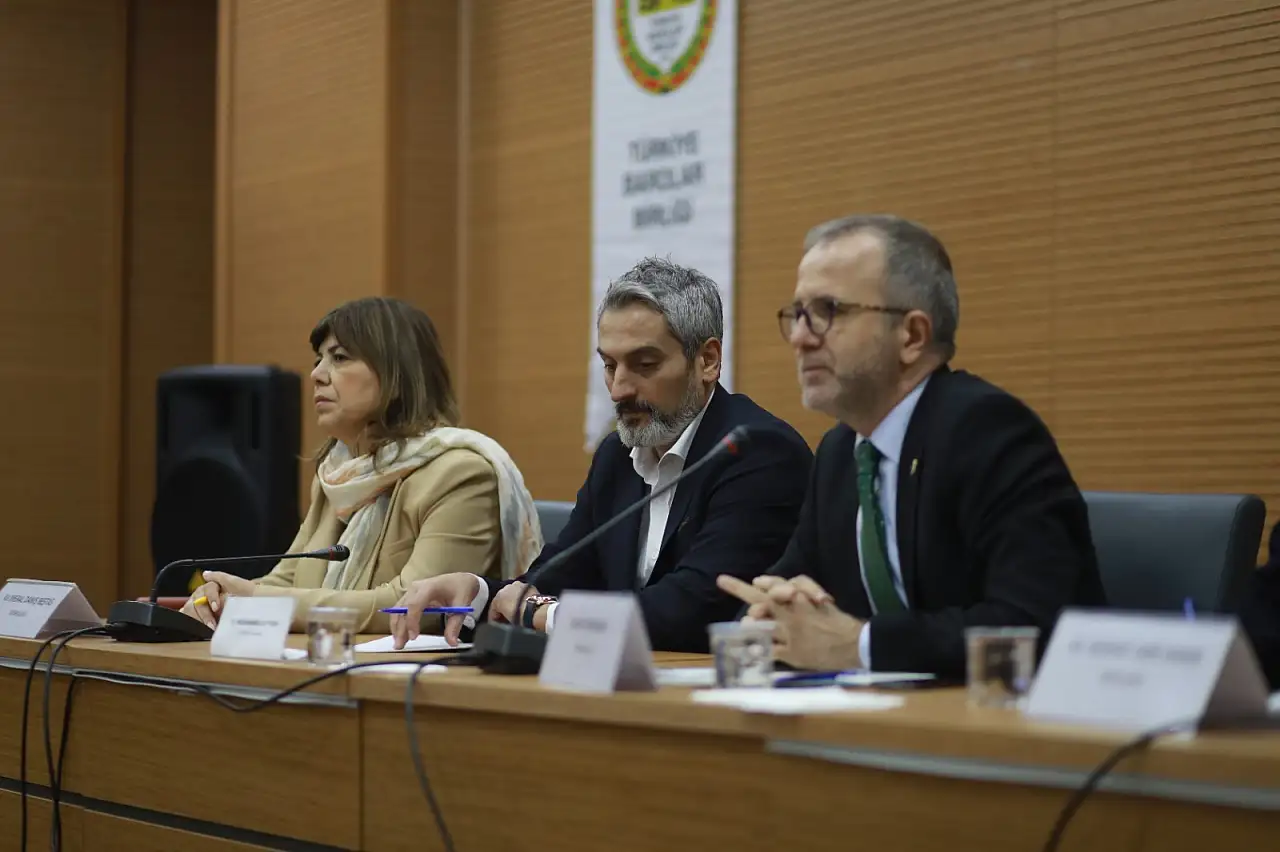 Komisyon Üyeleri Siirt'te: Barışın Dünü ve Bugünü Masaya Yatırıldı